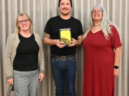 lloyd_reads_032